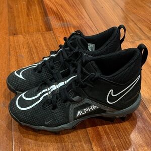 Nike youth Alpha Black and White Sports football baseball Cleats size 1Y